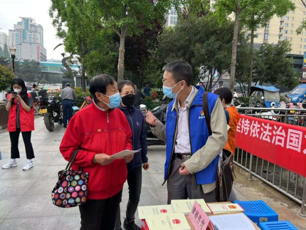 【区司法局】雁塔区司法局长延堡司法所开展“五一”国际劳动节法治宣传活动